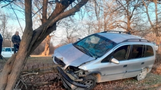 Oğuzda "Opel" qaz xəttinə çırpılıb, iki kənd qazsız qaldı - FOTO 