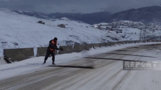 Qarlı hava Şəmkir-Gədəbəy avtomobil yolunda çətinliklər yaradıb  - FOTO