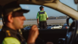 Yol polisi küçəyə zibil atan sürücü və sərnişinləri cəzalandırdı - XƏBƏRDARLIQ 