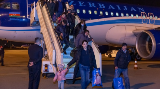 Ukraynadan təxliyə edilən daha 180 azərbaycanlı Bakıya gəlib 
