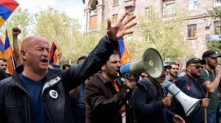 İrəvanda nəqliyyatda gedişhaqqının qalxmasına etiraz olaraq aksiya keçirilir 