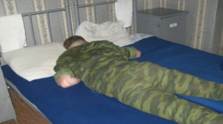 Tağım komandiri özünü öldürdü