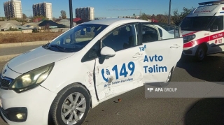 Gəncədə təlim avtomobili "VAZ 2107" ilə toqquşdu, xəsarət alan var   - FOTO