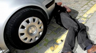 Suraxanıda  54 yaşlı kişini avtomobil vuraraq ağır xəsarət yetirib 