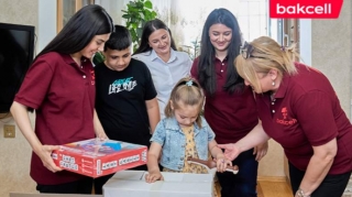 “Bakcell” “YAŞAT” Fondunun “Hədiyyə Karvanı” layihəsinə qoşuldu - FOTO 