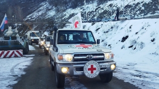 Laçın-Xankəndi yolundan BQXK-nın daha bir maşın karvanı keçib - FOTO 