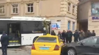 Naxçıvanda zəncirvari qəza: marşrut dörd avtomobilə çırpıldı - VİDEO