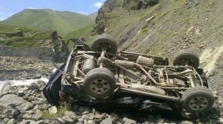 Qazaxda maşın aşıb, yaralı var 