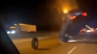 Yolun ortasında peyda olan təkər qəzaya səbəb oldu – “BMW” aşdı  - VİDEO