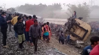 Hindistanda qatar qəzası nəticəsində 9 nəfər ölüb, 45 nəfər yaralanıb 