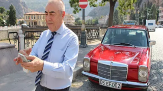 "Mercedes"i satışa çıxardı, üstündə pul da verir   - FOTO