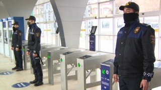 Bakı-Sumqayıt qatarında polis reyd keçirdi - FOTO