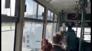 Bakıda yarışa çıxan avtobus sürücüsü məhkəmə qarşısına çıxarıldı; digəri axtarışdadır - VİDEO  