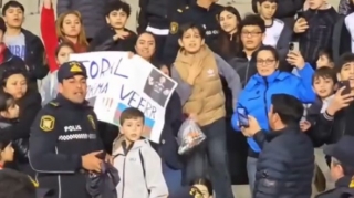 Toralın formasına görə tribunada mübahisə yarandı - İşə polis qarışdı - VİDEO