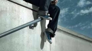 Bakıda daha bir nəfər özünü binadan atdı - VİDEO