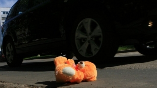 Bakıda avtomobil 1 yaşlı uşağın ayağının üzərindən keçdi