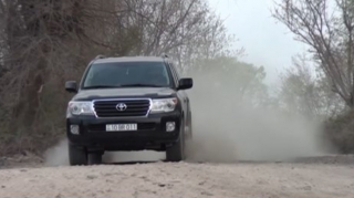 Bu yolda sürücülər toz-dumandan qarşıdakı maşını görmür  - VİDEO