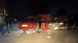 Göyçayda iki maşın toqquşdu, sürücülərdən biri yaralandı   - VİDEO