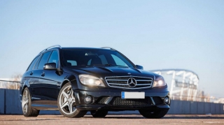 Подарите себе старый Mercedes C 63 AMG Михаэля Шумахера - ФОТО