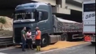 Sürücünün ayıqlığı nəticəsində azyaşlı qız ölümdən son anda xilas oldu  - VİDEO