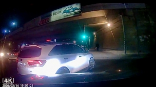 Masazırda qaydalardan xəbərsiz sürücü az qala qəza törədəcəkdi    - VİDEO