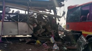 Avtobuslar toqquşdu: 17 ölü, 90 yaralı 