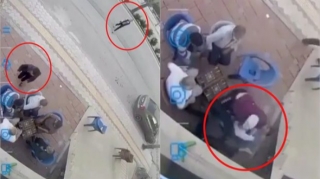 Türkiyədə dəhşət : Qadına baltalı hücuma oturduqları yerdən tamaşa etdilər - VİDEO 