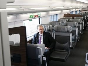 İlham Əliyev: “Şadam ki, dəmiryolçular bu mühüm vəzifənin öhdəsindən şərəflə gəldilər”