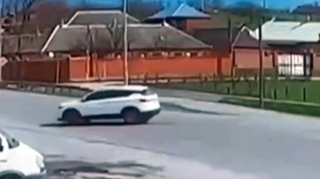 Qadın sürücü “Changan”ı mikroavtobusa çırpdı – Özü öldü, 10 yaralı var - VİDEO 