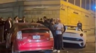 Bakıda qəzaya uğrayan ”Ferrari”nin sahibi kimdir? - Qiyməti 250 min dollardan başlayır - VİDEO   