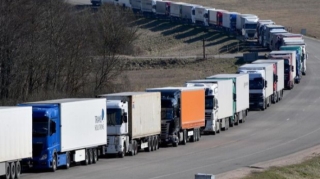 Ukrayna-Polşa sərhədində 1300-dən çox yük maşını dayanıb