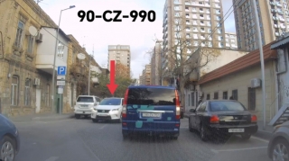 В Баку водитель проехал против движения, чтобы сократить путь ​​- 90-CZ-990 - ВИДЕО 
