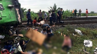 Lokomotiv sərnişin qatarına çırpılıb, xəsarət alanlar var 