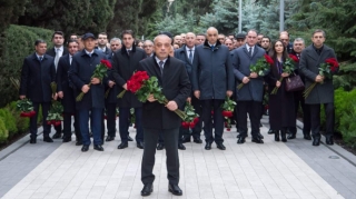 ADSEA kollektivi Fəxri xiyabanda Heydər Əliyevin xatirəsini anıb - FOTO