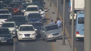 Körpüdə qəza baş verdi: sıxlıq var - SÜRÜCÜLƏRİN NƏZƏRİNƏ   - FOTO