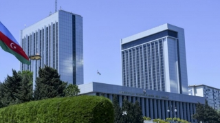 Milli Məclis iclasın gündəliyinə dəyişiklik edib