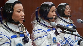 Çinli kosmonavtlar 13 ildən sonra yenidən açıq kosmosda