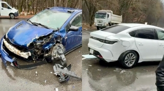 Yağışlı havada “Prius” və “BYD” toqquşdu   - VİDEO