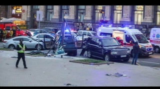 В Киеве на Майдане автомобиль въехал в пешеходов: двое погибших  - ВИДЕО - ФОТО