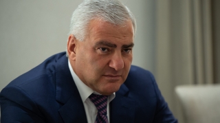 Karapetyanın ev dustaqlığı daha 2 ay artırıldı 