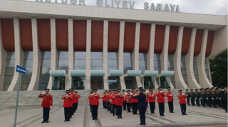 Bakıda hərbi orkestrlərin müşayiəti ilə yürüşlər başladı   