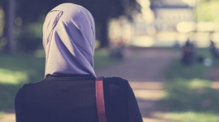 Hicaba görə işdən çıxarılan qadına təzminat ödəniləcək 