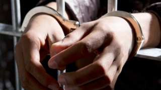 Azərbaycanda axtarışda olan şəxs cinayət başında yaxalandı 