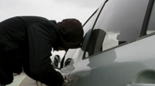 Bakıda avtomobilin 6 min manatlıq farası oğurlanıb 