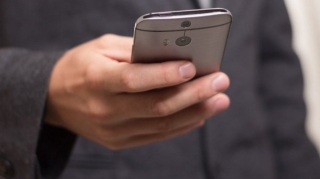 Paytaxtda 5 minlik telefon oğurlandı