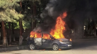 Bakıda minik avtomobili yanıb  - FOTO