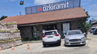 Bakıda “Özkirəmit”  qanunsuz parking yaradıb – FOTO 