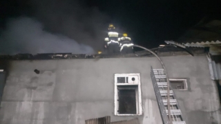 Lənkəranda YANĞIN - İkimərtəbəli ev yandı