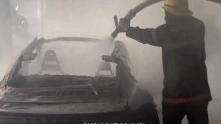 Bakıda avtomobil sexində GÜCLÜ YANĞIN: "Porsche" belə alovlandı - VİDEO 