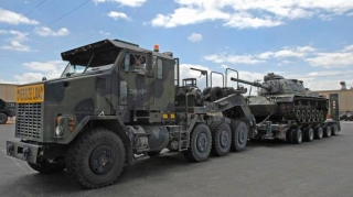 Britaniya Ukraynaya hərbi yüklərin daşınması üçün 120 maşın göndərəcək